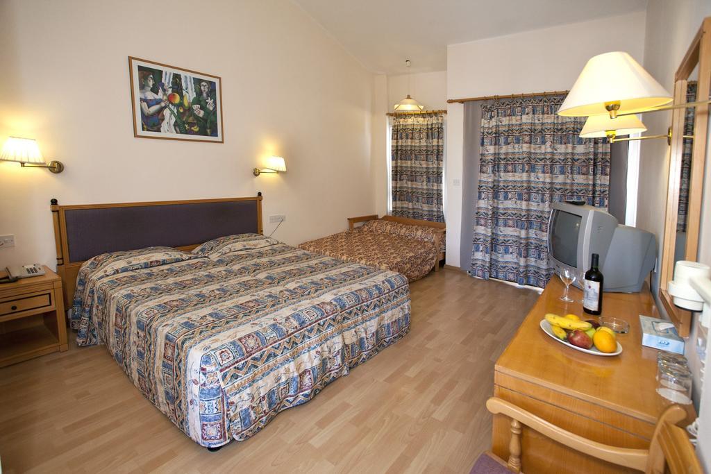 Episkopiana Hotel & Sport Resort Episkopi  Zimmer foto